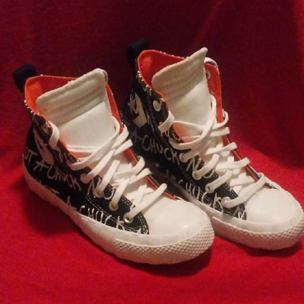 Converse Tennis Shoes